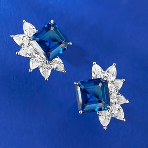 Boucles d'oreilles en argent 925 avec pierres bleu royal et zircons en forme de fleurs