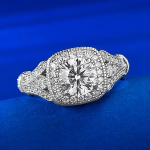 Bague Art Déco en argent S925 avec diamant halo 1ct et bord milgrain sur velours