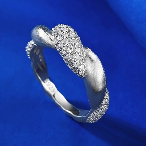 Elegant S925 sterling silver flower ring with twisted rope design and sparkling pavé diamonds