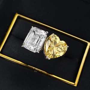 Anello Toi et Moi con pietra taglio smeraldo e diamante giallo a cuore in scatola regalo