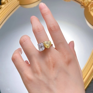 Anello in argento S925 con pietra taglio radiant e zircone giallo a forma di cuore