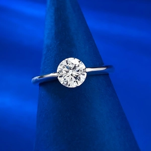 Elegant 925 sterling silver four-prong solitaire ring with a brilliant round-cut moissanite