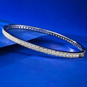 Elegant 925 sterling silver plated tennis bracelet featuring a single row of sparkling diamonds
