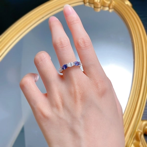 Bague en argent S925 sertie de tanzanites bleues ovales et zircons blancs brillants