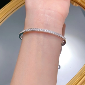 Detailed view of the 925 silver plated bracelet with a single row of sparkling diamonds