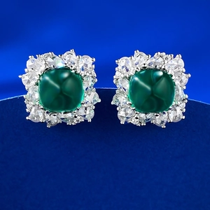 Orecchini a perno vintage con smeraldo verde e zirconi bianchi in finitura argento