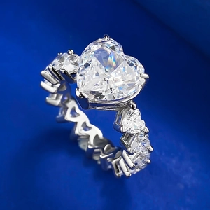Bague élégante en argent s925 avec solitaire coeur de 5 carats et pavé de diamants