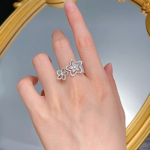Detail of silver S925 ring with double flower design and zircon pavé on a model hand