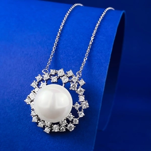 Collier classique en argent 925 avec pendentif perle et halo de cristaux étincelants