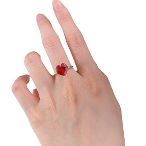 Eleganter 925 Sterlingsilber Ring mit einem 4 Karat roten Herzschliff Hochkohlenstoffdiamant