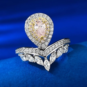 Luxuriöses Ring-Set mit rosa Diamant im Birnenschliff und V-förmigem Pavé-Band