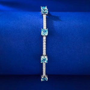 Bracelet scintillant en argent S925 avec cristal bleu carré et oxydes de zirconium blancs