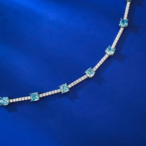 Bracelet raffiné en argent S925 avec aigue-marine taille coussin et diamants brillants