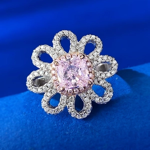Bague fleur en argent S925 avec pierre rose et pétales sertis de diamants blancs
