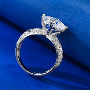 Bague de fiançailles luxueuse en argent S925 avec diamant poire et pierres latérales