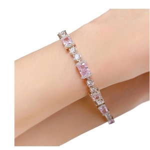 Bracelet tennis de luxe en argent S925 avec pierre rose taillée glace au poignet