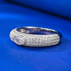 Bague luxueuse en argent S925 avec une pierre rose ovale et des zircons pavés