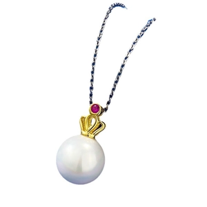 Elegant crown pearl necklace with a 11mm white pearl and a red gemstone accent