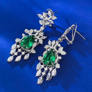 Boucles d'oreilles pendantes en argent S925 avec pierres vert émeraude et pompons zircon