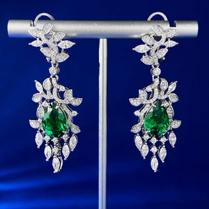 Boucles d'oreilles S925 argent avec pierres vertes en poire et motifs de feuilles