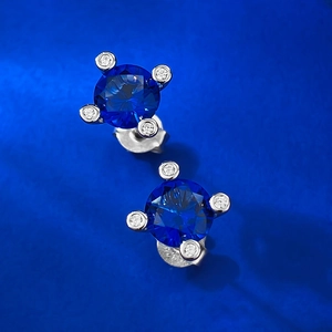 Macro view of 1ct blue sapphire earrings in S925 sterling silver with halo diamonds