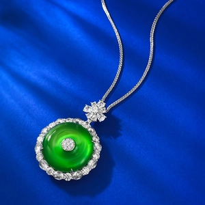 Collier en argent S925 avec pendentif beignet en calcédoine vert émeraude et diamants