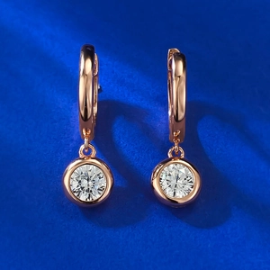 Élégantes boucles d'oreilles créoles S925 or rose avec zircon rond de 5,0 mm serti clos