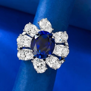 Macro side view of a S925 silver oval blue gemstone ring with cluster stones