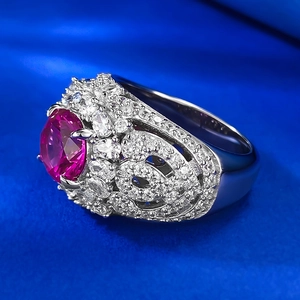 Bague en argent S925 avec une grande pierre rose ovale et des diamants blancs pavés