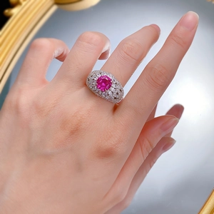 Bague vintage en argent S925 avec une pierre rose de 8mm et des détails filigranes chic