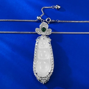 Collana in argento S925 con ciondolo a chicco in calcedonio bianco traslucido elegante