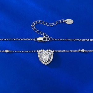 Collier en argent sterling S925 en forme de cœur avec une grande pierre centrale en zircon