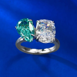 S925 silver Toi et Moi ring with pear-cut green gemstone and cushion-cut white carbon diamond