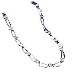 Elegante collana a graffetta in argento S925 con zirconi tondi su sfondo bianco