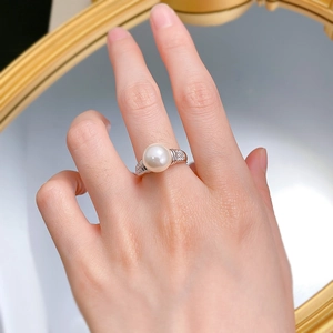 Detailed view of an S925 silver ring featuring a 10mm shell pearl and zircon accents