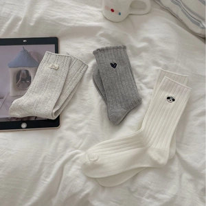 Japanischer Stil Damen Halblange Socken Gekämmte Baumwolle Herz Welpe Stickerei Gerippte Strick Socken Lässige Mode Socken