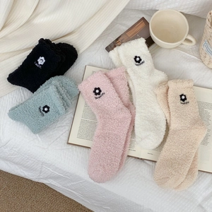 Women Coral Fleece Floor Socks Thick Warm Winter Sleeping Socks With Flower Artificial Pearl Embroidery Cute Japanese Style Home Fuzzy Stockings