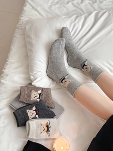 Détails de chaussettes en laine avec broderie ours et maille épaisse confortable