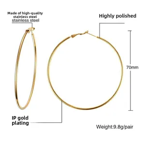 Boucles d'oreilles créoles de 70mm en acier inoxydable avec placage or et fini poli