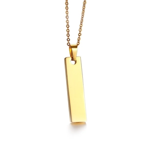 Minimalistische Halskette mit goldenem rechteckigem Anhänger aus poliertem Edelstahlglanz