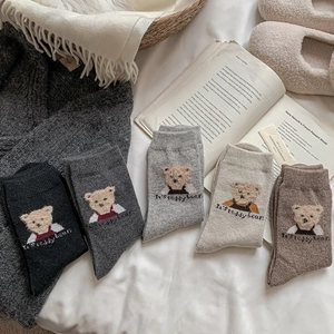 Cinq paires de chaussettes en laine aux couleurs d'automne avec broderie ours mignon