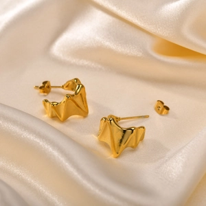 Boucles d'Oreilles Créoles Minimalistes en Forme de C en Acier Inoxydable Ondulé Irrégulier pour Femmes Bijoux Géométriques Plaqué Or