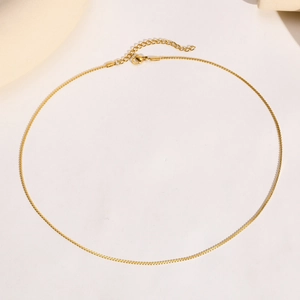 Detail of 18k gold plated S-chain necklace with lobster clasp and adjustable link