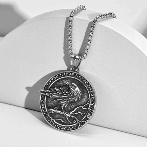 Collier Pendentif Corbeau Viking en Acier Inoxydable Vintage pour Hommes Bijoux Hip Hop Gothiques Rétro Mythologie Nordique Cadeau