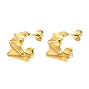 Boucles d'oreilles C dorées en acier inoxydable avec texture ondulée irrégulière