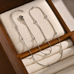Collier chaîne serpent en acier inoxydable argenté avec perles et fermoir mousqueton
