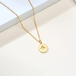 Collier Pendentif Rond en Acier Inoxydable pour Femme Minimaliste Évidé Étoile à Huit Branches Disque Collier Bijoux de Mode Cadeau