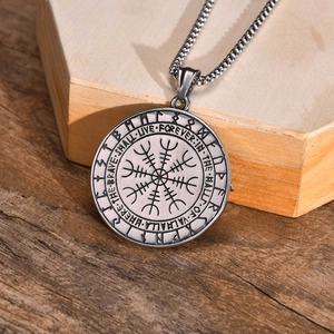 Pendentif boussole Vegvisir viking en acier inoxydable avec gravure Valhalla rétro