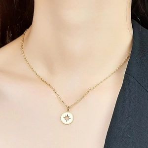 Collier minimaliste en acier inoxydable doré avec pendentif étoile pour femme
