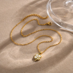 Elegante Collana Con Ciondolo a Trifoglio a Forma di Cuore in Rame Oro Con Zirconia AAA Gioielli di Moda Minimalisti per Donna